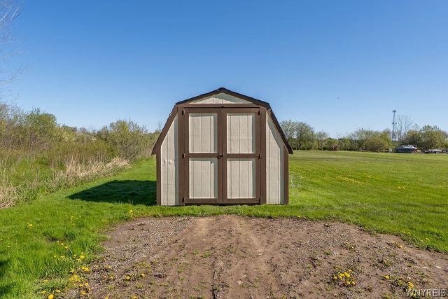 3889 Slusaric Road, Wheatfield, NY 14120