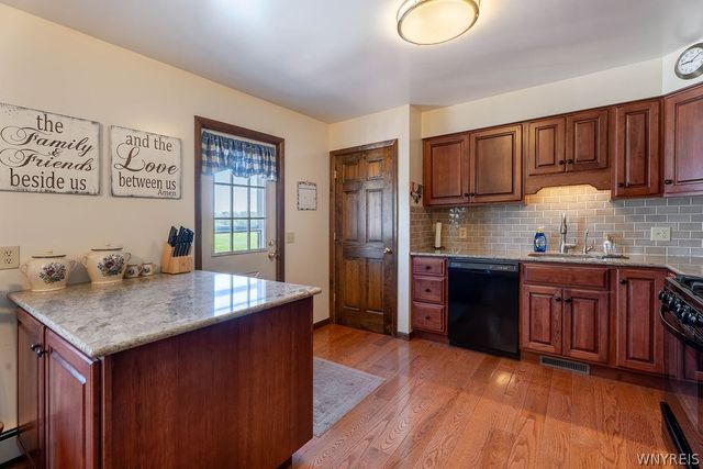 3889 Slusaric Road, Wheatfield, NY 14120