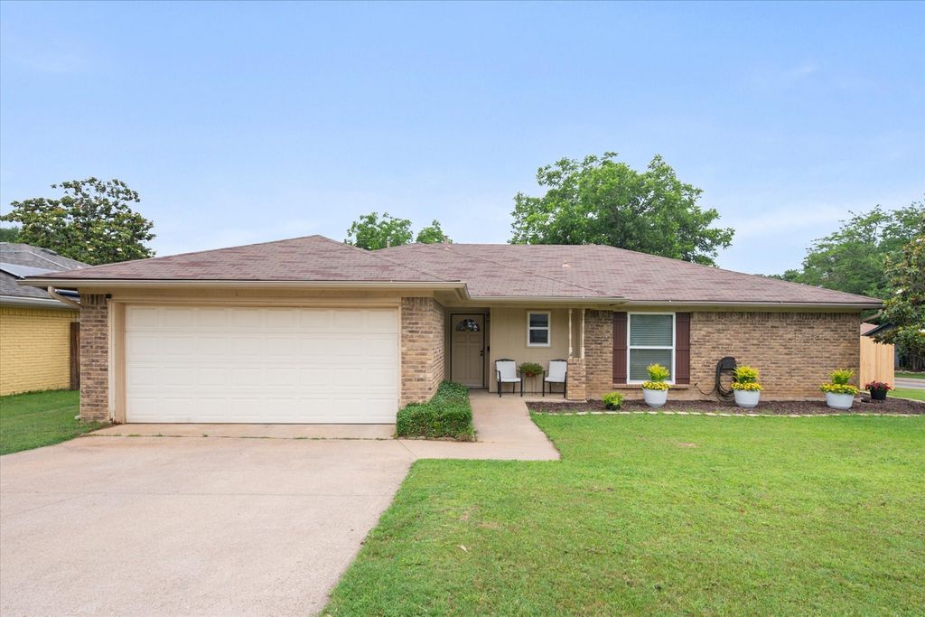 4701 Elkwood Lane, Arlington, TX 76016