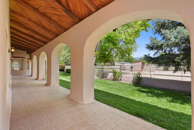 8805 Rio Grande Boulevard NW, Los Ranchos, NM 87114