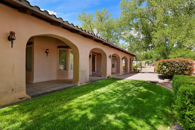 8805 Rio Grande Boulevard NW, Los Ranchos, NM 87114