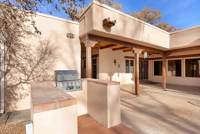 8805 Rio Grande Boulevard NW, Los Ranchos, NM 87114