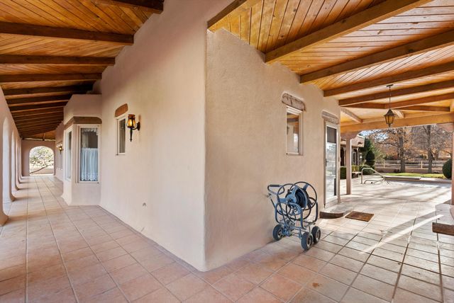 8805 Rio Grande Boulevard NW, Los Ranchos, NM 87114