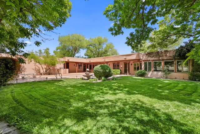 8805 Rio Grande Boulevard NW, Los Ranchos, NM 87114