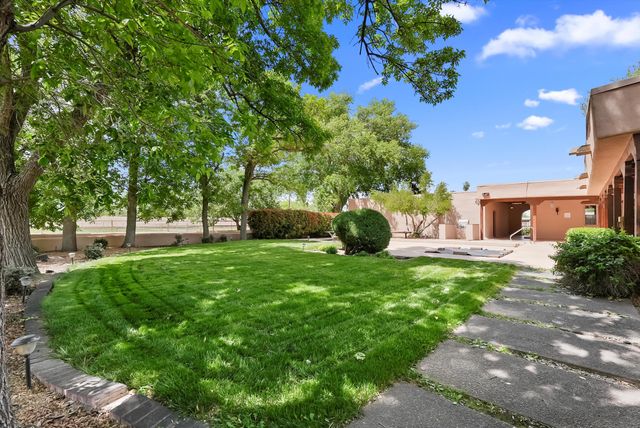 8805 Rio Grande Boulevard NW, Los Ranchos, NM 87114