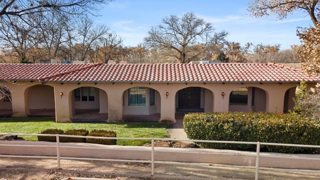 8805 Rio Grande Boulevard NW, Los Ranchos, NM 87114