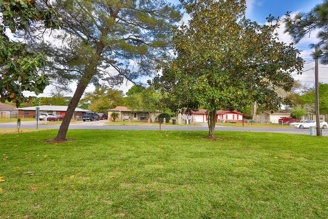5 NW Jonquil Avenue, Fort Walton Beach, FL 32548
