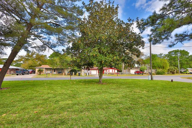 5 NW Jonquil Avenue, Fort Walton Beach, FL 32548
