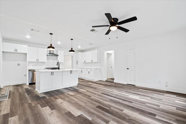 2006 De Verne ST, Austin, TX 78704