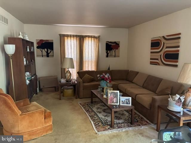 19 PENNINGTON RD, East Windsor, NJ 08520