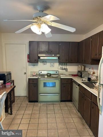 19 PENNINGTON RD, East Windsor, NJ 08520