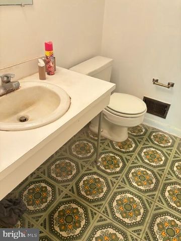 19 PENNINGTON RD, East Windsor, NJ 08520
