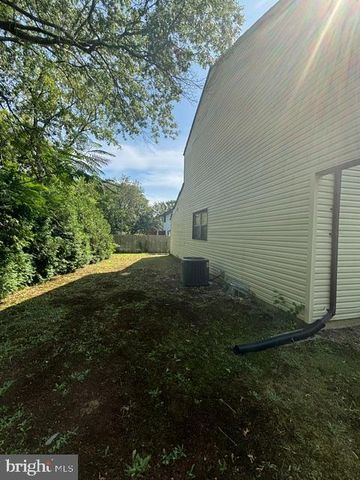 19 PENNINGTON RD, East Windsor, NJ 08520