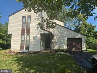 19 PENNINGTON RD, East Windsor, NJ 08520
