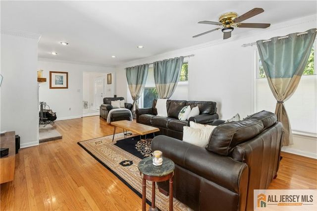 60 Evergreen Lane, Watchung, NJ 07069