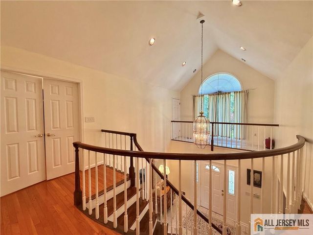 60 Evergreen Lane, Watchung, NJ 07069