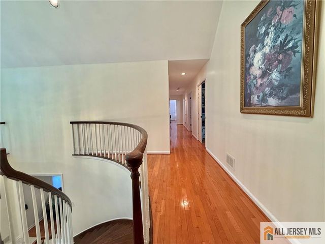 60 Evergreen Lane, Watchung, NJ 07069