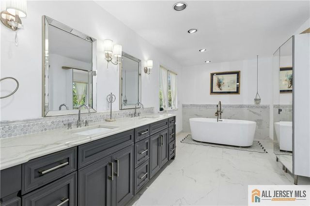 60 Evergreen Lane, Watchung, NJ 07069