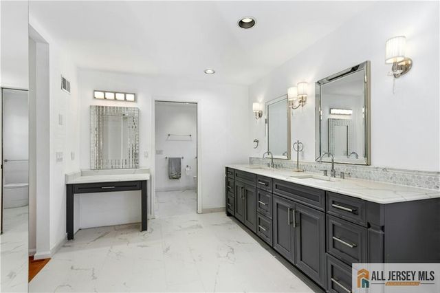 60 Evergreen Lane, Watchung, NJ 07069