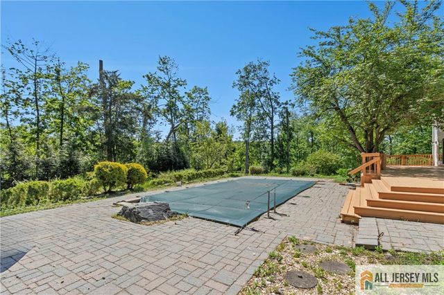 60 Evergreen Lane, Watchung, NJ 07069