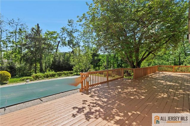 60 Evergreen Lane, Watchung, NJ 07069