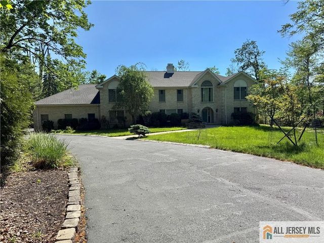 60 Evergreen Lane, Watchung, NJ 07069