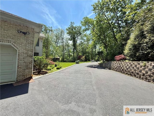 60 Evergreen Lane, Watchung, NJ 07069