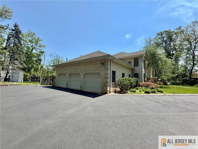 60 Evergreen Lane, Watchung, NJ 07069