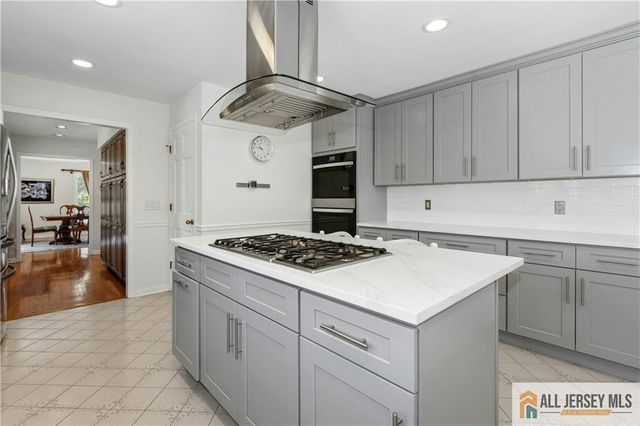 60 Evergreen Lane, Watchung, NJ 07069