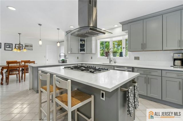60 Evergreen Lane, Watchung, NJ 07069