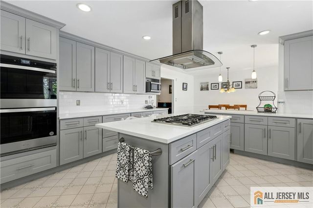 60 Evergreen Lane, Watchung, NJ 07069