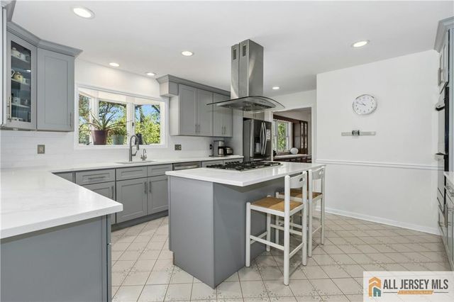 60 Evergreen Lane, Watchung, NJ 07069
