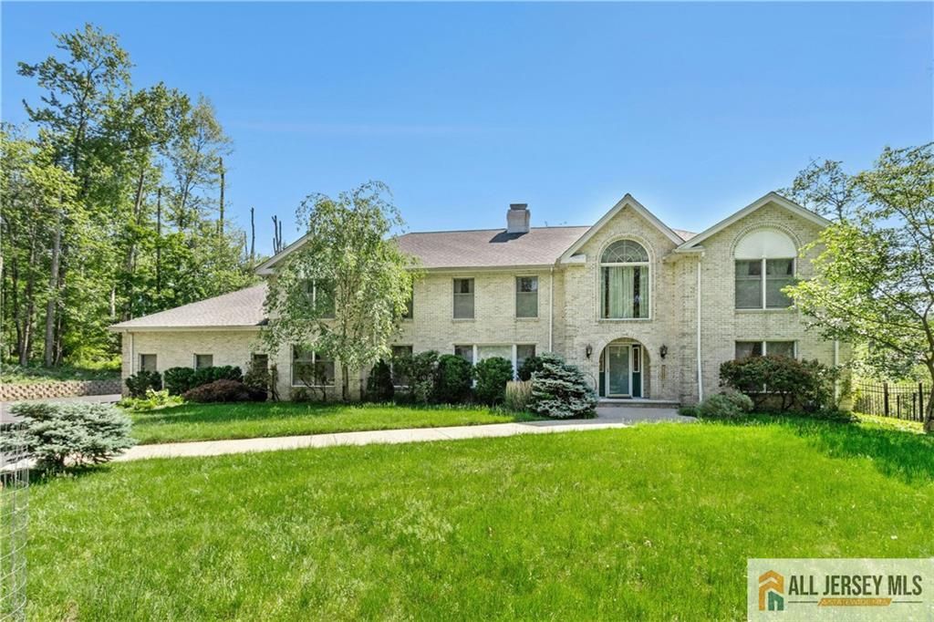 60 Evergreen Lane, Watchung, NJ 07069