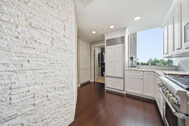 1 Miranova Place, 1610, Columbus, OH 43215