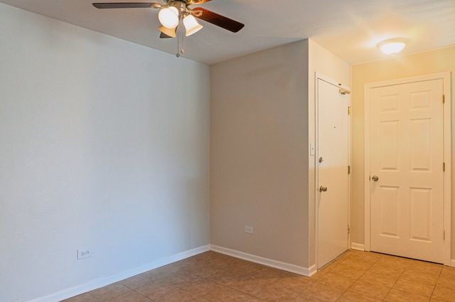 720 Hill Drive 304, Hoffman Estates, IL 60192
