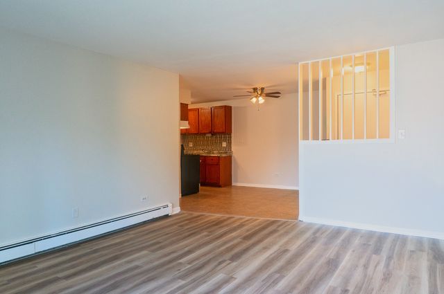 720 Hill Drive 304, Hoffman Estates, IL 60192