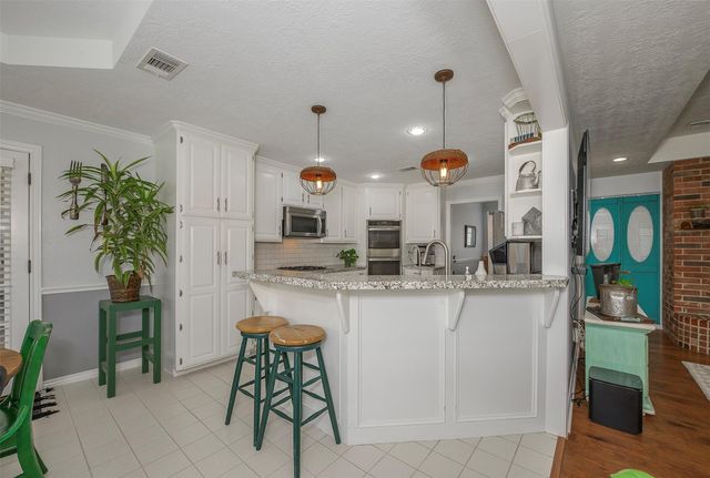 2905 Aztec Court, College Station, TX 77845