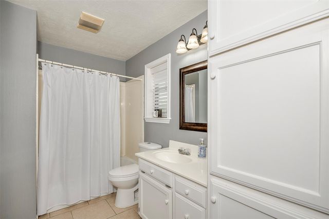 2905 Aztec Court, College Station, TX 77845