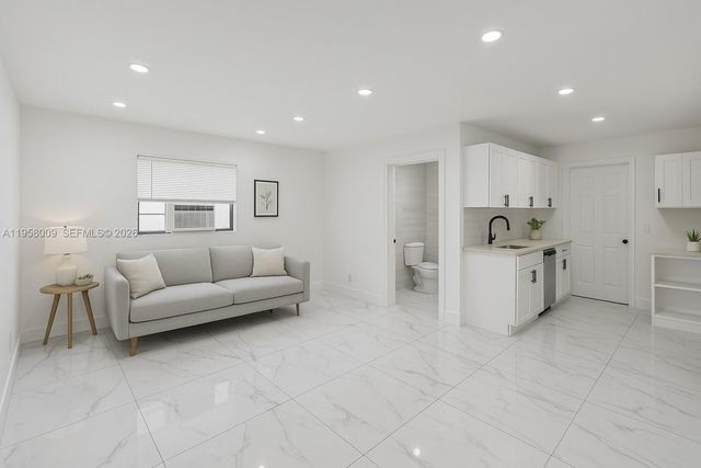 5740 Mayo St 4, Hollywood, FL 33023