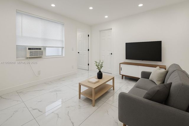 5740 Mayo St 4, Hollywood, FL 33023