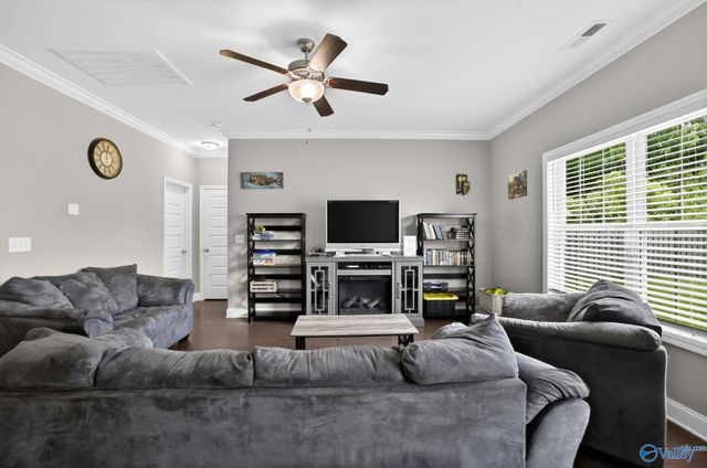 331 Willow Bank Circle, Decatur, AL 35603