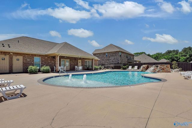 331 Willow Bank Circle, Decatur, AL 35603