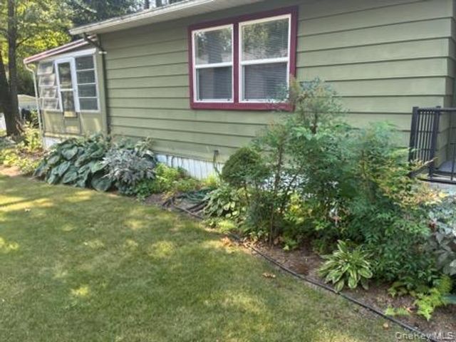 1661 Old Country Road 17, Riverhead, NY 11901