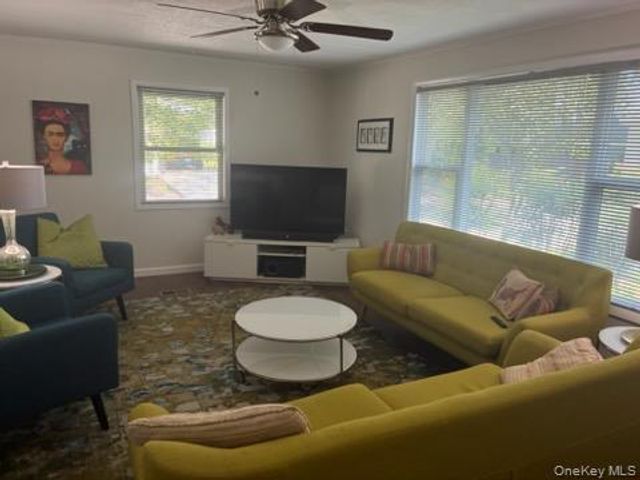 1661 Old Country Road 17, Riverhead, NY 11901