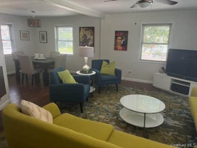 1661 Old Country Road 17, Riverhead, NY 11901