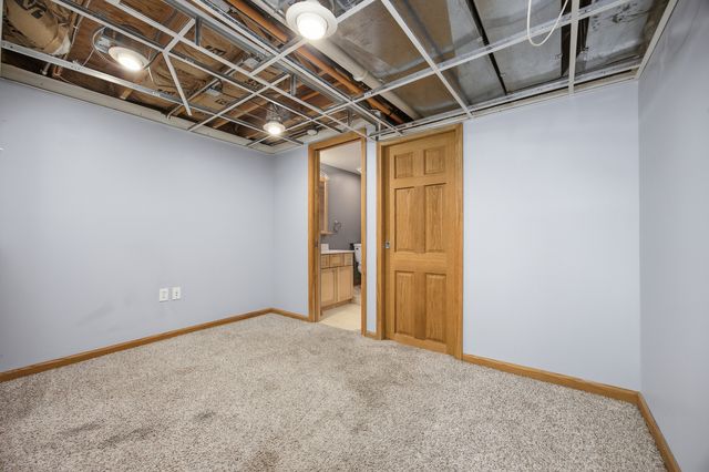8902 Frontage Road, Justice, IL 60458