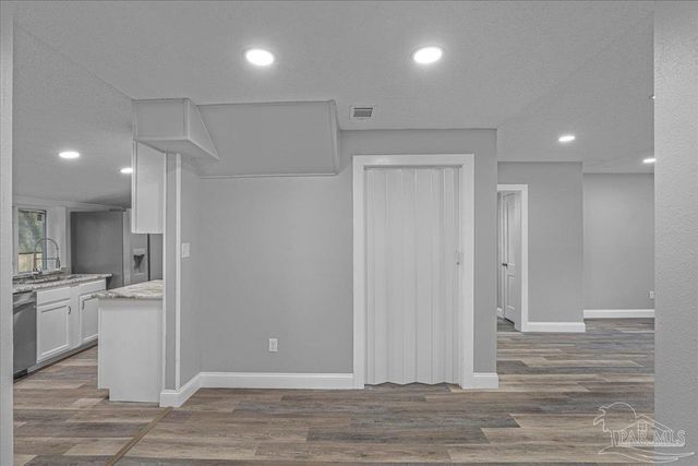 8 Mindoro Cir, Pensacola, FL 32507