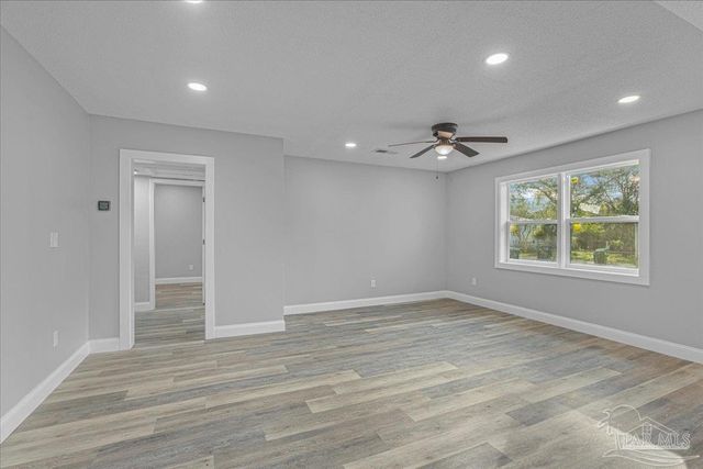 8 Mindoro Cir, Pensacola, FL 32507