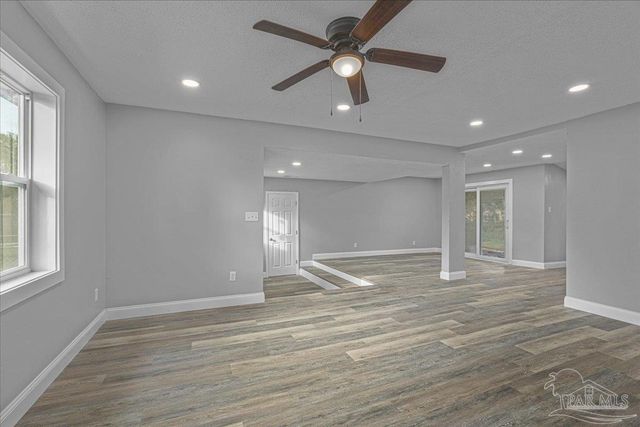 8 Mindoro Cir, Pensacola, FL 32507