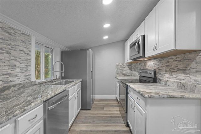 8 Mindoro Cir, Pensacola, FL 32507